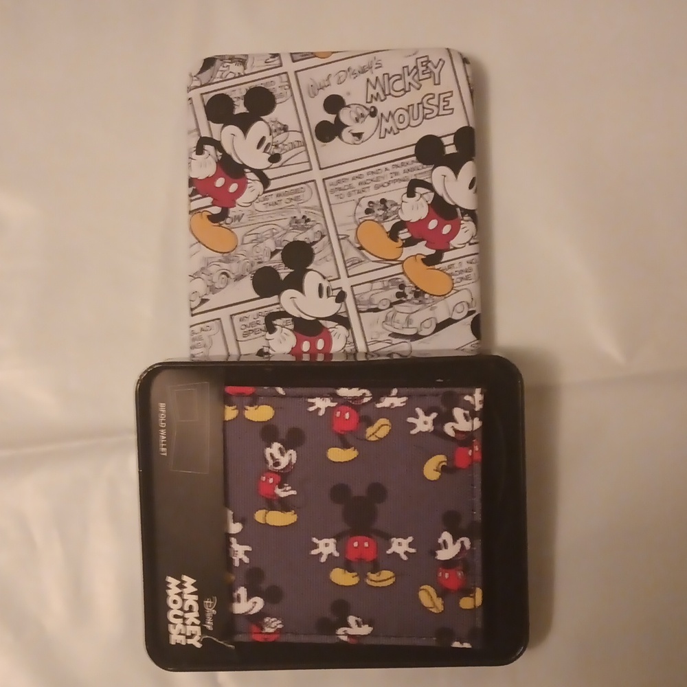 Mickey Mouse Wallet With Collector Tin.
